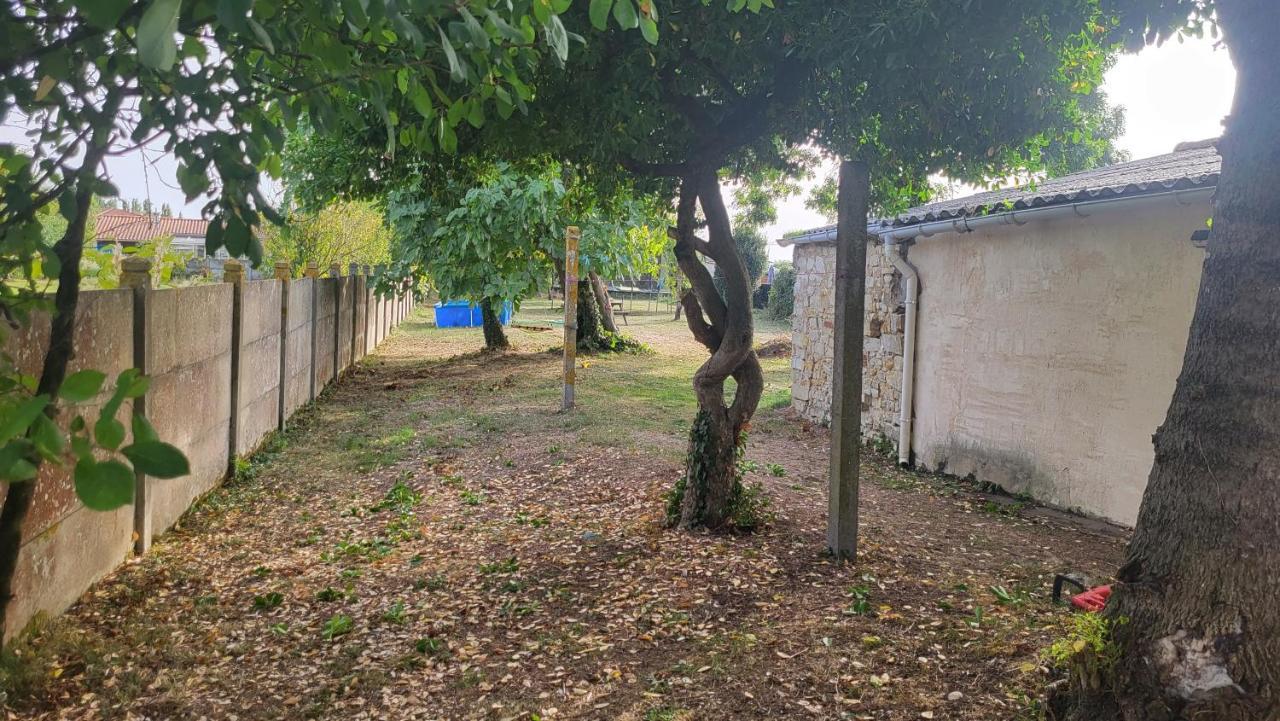 Maison 6 Personnes A Qlqs Minutes Des Plages Le Bernard Bagian luar foto